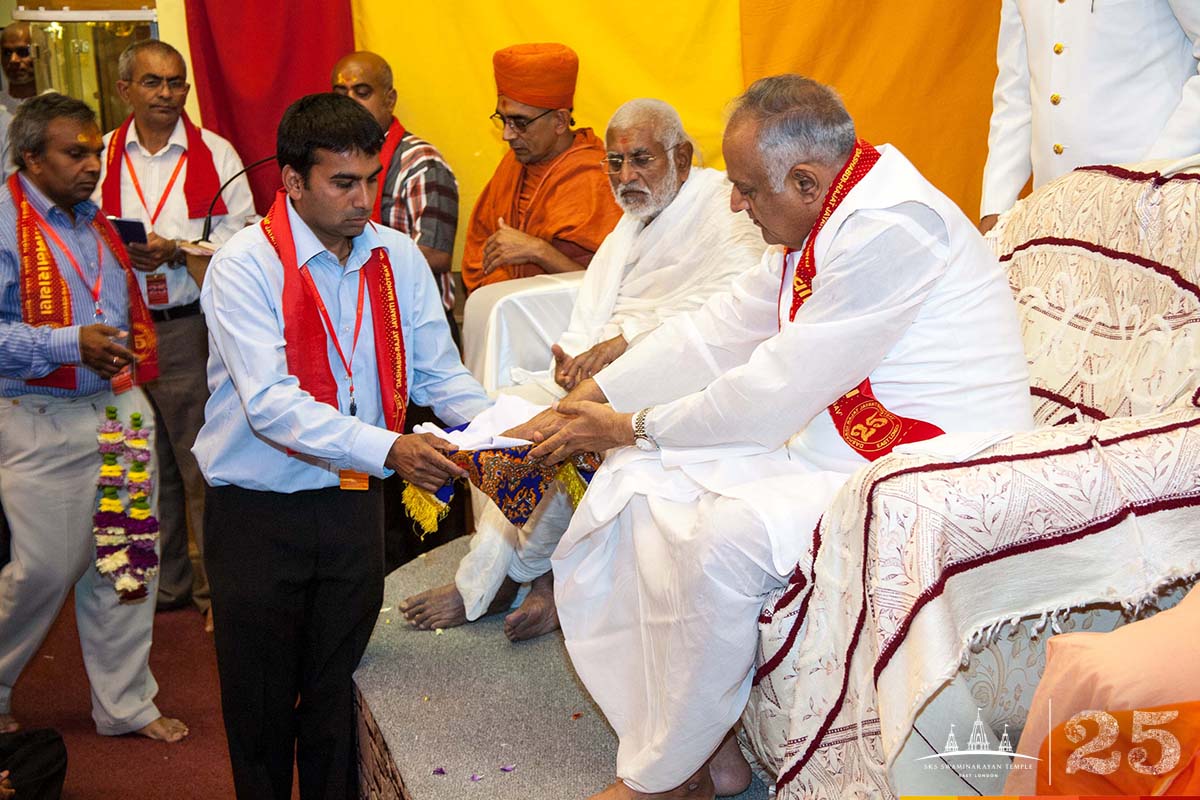 ©1987-2017 SKS Swaminarayan Temple East London